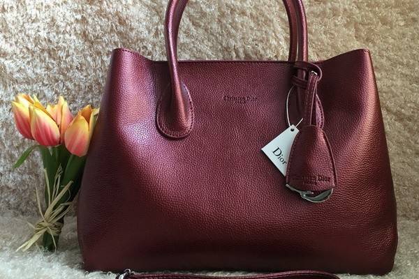 Сумку Cristan Dior может иметь каждая современная леди