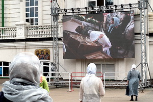 Вместо крестного хода в Воронеже в честь святителя Митрофана организовали трансляцию на большом экране