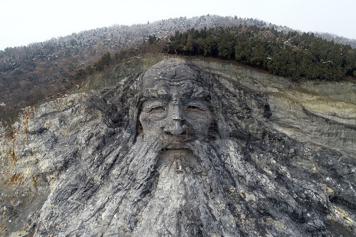 Рука бога в китае. Скульптура Бога ФУСИ. Китайский Бог ФУСИ скульптура. Скульптура Бога ФУСИ В Китае. Скульптура древнего китайского Бога ФУСИ.