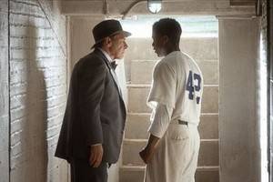 В кинопрокате США лидерство захватила  бейсбольная драма «42»