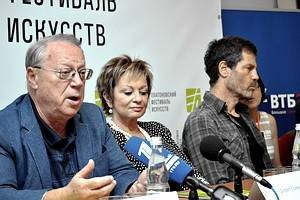 В Воронеже прошла пресс-конференция с участием посла Израиля, известного хореографа и директора Чеховского фестиваля