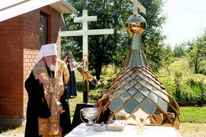 Митрополит Сергий совершил освящение крестов и купола для строящегося в пригороде Воронежа храма