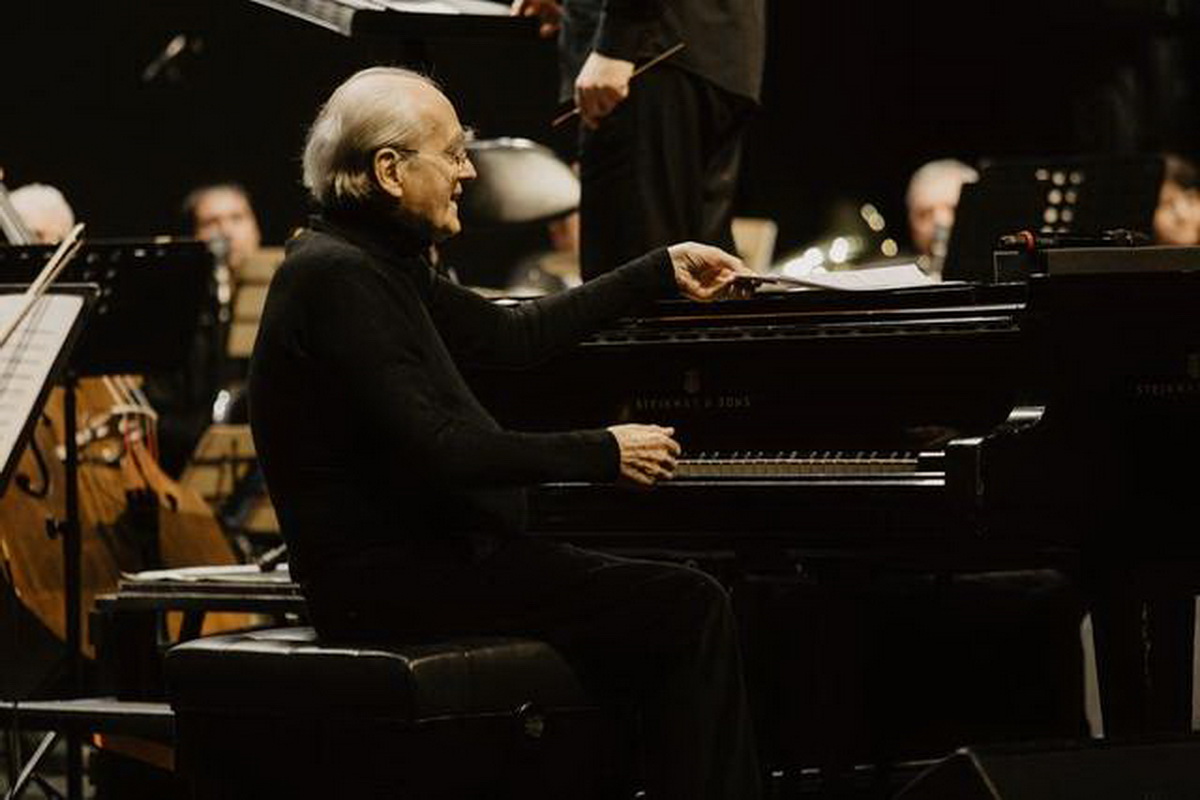 98 лет композитору. Легран композитор французский. Michel композитор. Легран концерт.