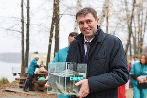 100 тысяч мальков сазана и толстолобика выпустили сегодня в Воронежское водохранилище