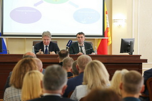 На планёрке в мэрии Воронежа говорили о ЕГЭ, оценили итоги отопительного сезона и празднования юбилея Великой Победы
