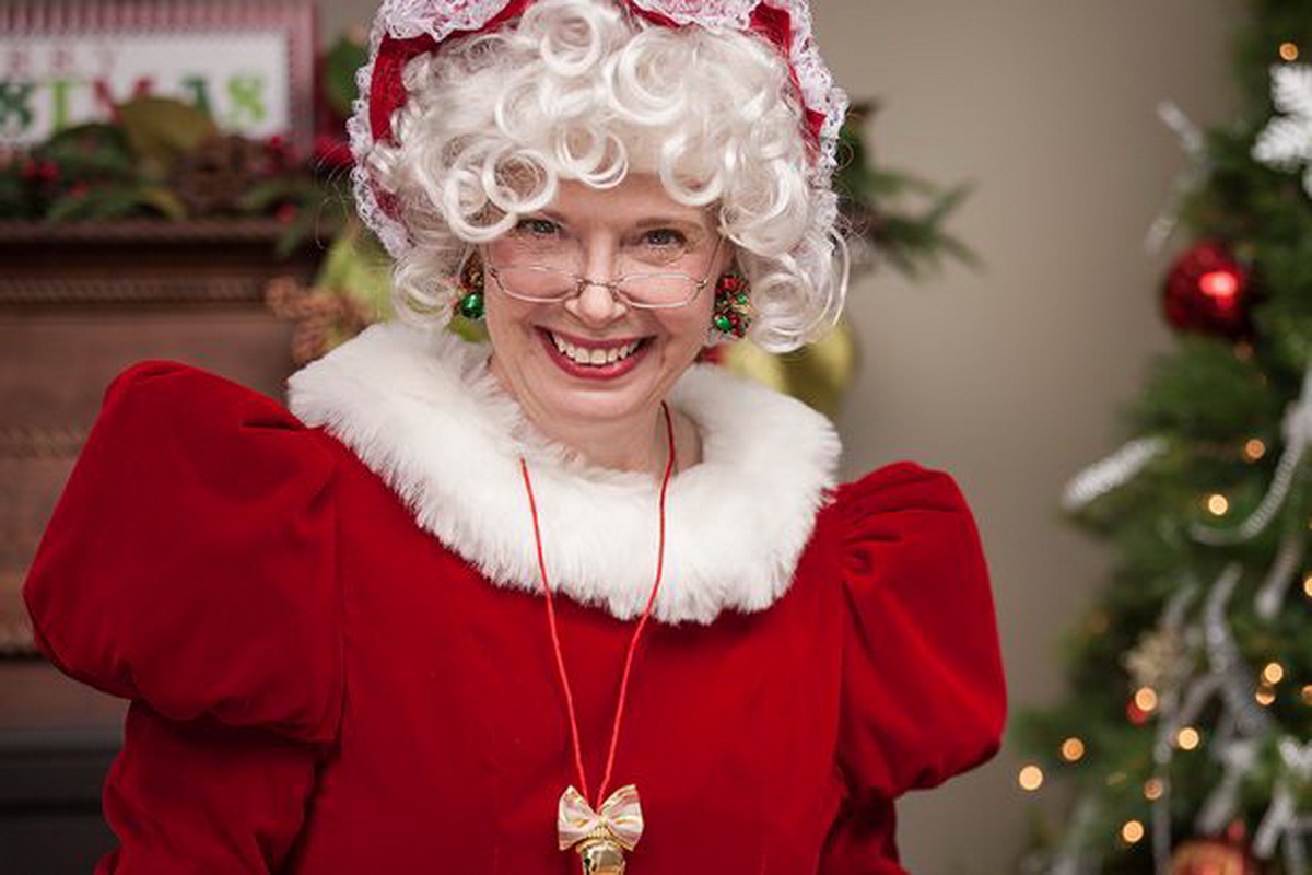 Женщина в роли Деда Мороза и Санта-Клауса - требование эпохи или маразм? 
