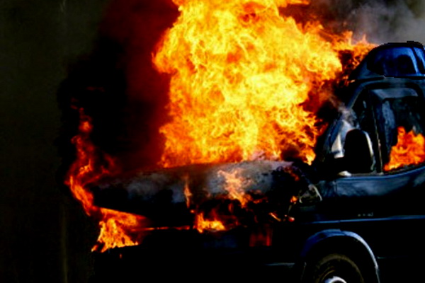 Ночью на трассе в Воронежской области снова сгорел микроавтобус Peugeot Boxer