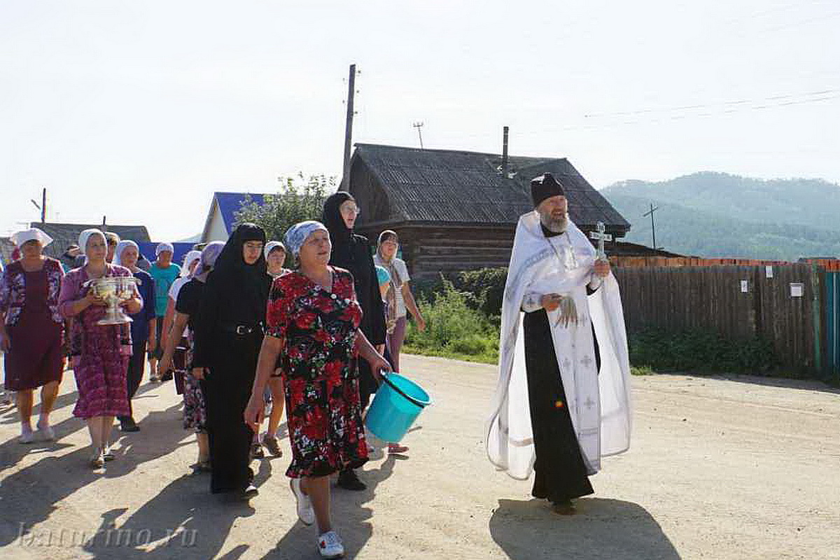 Село болен. Село Нестерово Бурятия. В бурятском селе Нестерово. Священники Бурятии. Иерей Грубась Игорь Альбертович Бурятия.