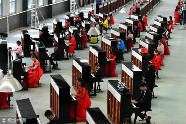 В Китае установлен мировой рекорд по одновременной игре на фортепиано