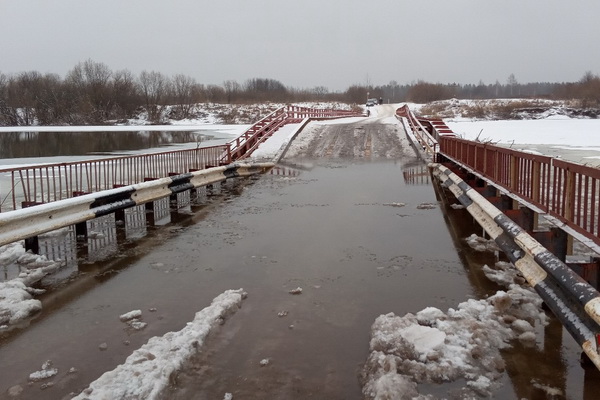 Закрыто движение по понтонному мосту в Шилово