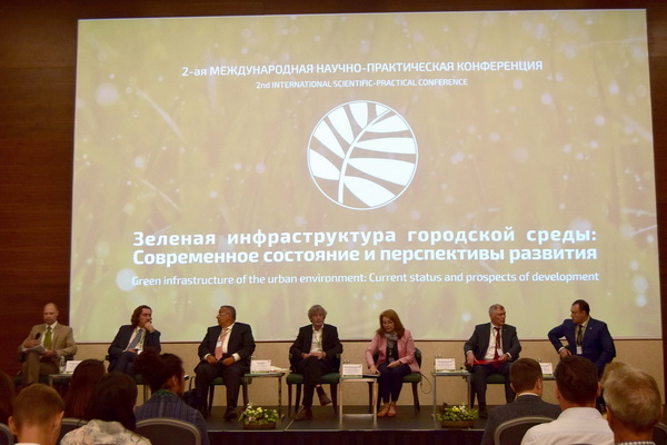 На конференцию «Зелёная инфраструктура городской среды» в Воронеж приехали эксперты из 8 стран, они решают, как сделать город лучше