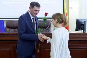 Глава Воронежа Сергей Петрин поздравил выпускников‑стобалльников