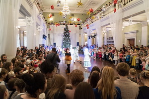 Митрополичья Рождественская ёлка прошла в Театре оперы и балета