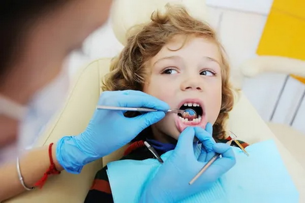 Удаление зубов у детей в профильной клинике