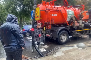 Во время осадков коммунальными службами ведется работа по водоотведению с улиц Воронежа