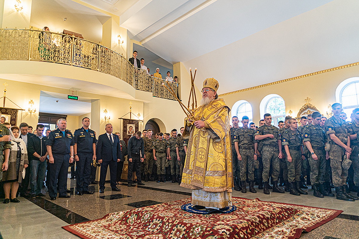 Митрополит Сергий совершил Великое освящение храма Военно-воздушной академии  — Общество — Культура ВРН