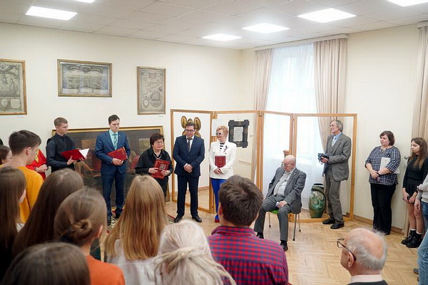Выставка «Небесные покровители России» открылась в Воронежском госуниверситете